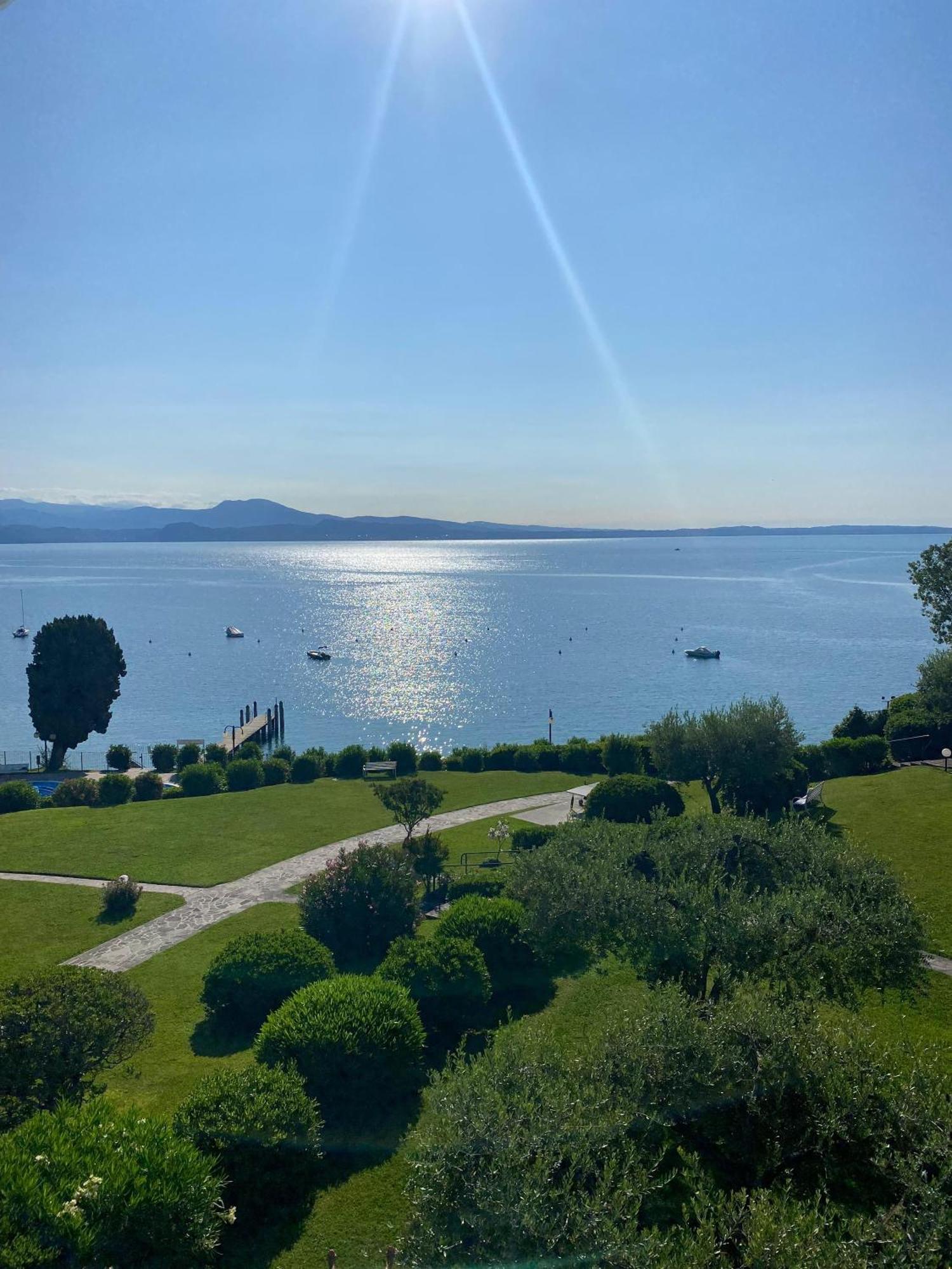 Front Lake Amazing View Manerba del Garda Exterior foto